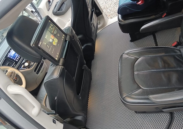 Chrysler Pacifica cena 99999 przebieg: 79900, rok produkcji 2017 z Krzeszowice małe 352